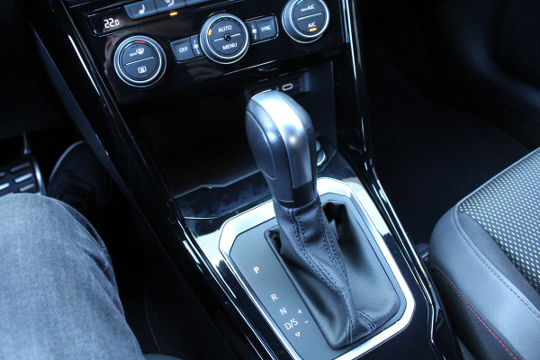 Volkswagen T-Roc 1.5 TSI 150pk Sport Black Edition DSG7 Clima Cruise Carplay Camera Dig. Cockpit El Klep 18"LMV