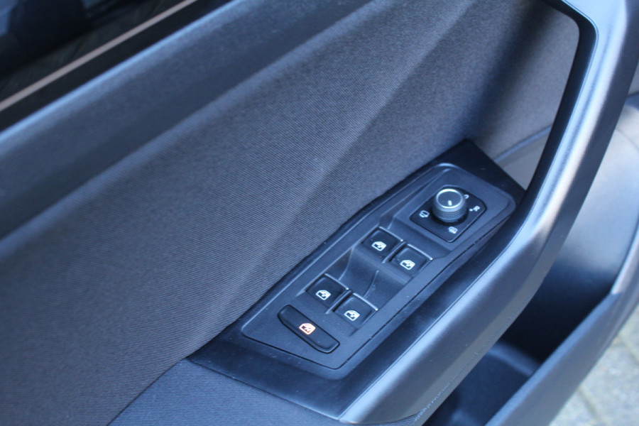 Volkswagen T-Roc 1.5 TSI 150pk Sport Black Edition DSG7 Clima Cruise Carplay Camera Dig. Cockpit El Klep 18"LMV