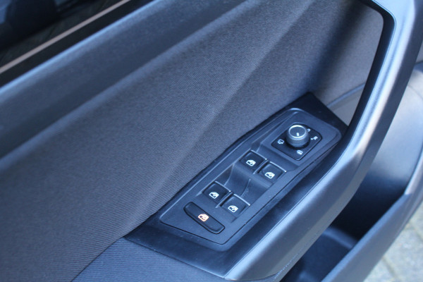 Volkswagen T-Roc 1.5 TSI 150pk Sport Black Edition DSG7 Clima Cruise Carplay Camera Dig. Cockpit El Klep 18"LMV