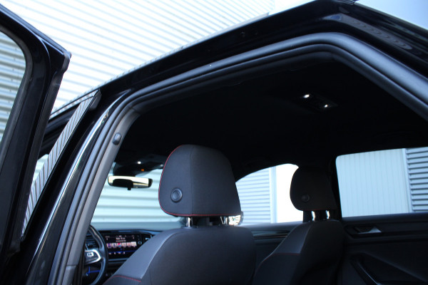 Volkswagen T-Roc 1.5 TSI 150pk Sport Black Edition DSG7 Clima Cruise Carplay Camera Dig. Cockpit El Klep 18"LMV