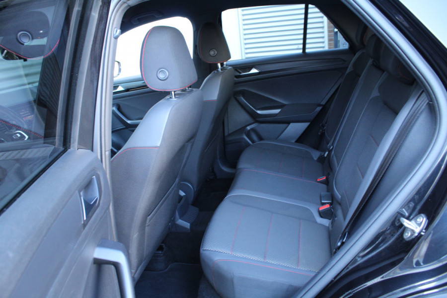 Volkswagen T-Roc 1.5 TSI 150pk Sport Black Edition DSG7 Clima Cruise Carplay Camera Dig. Cockpit El Klep 18"LMV
