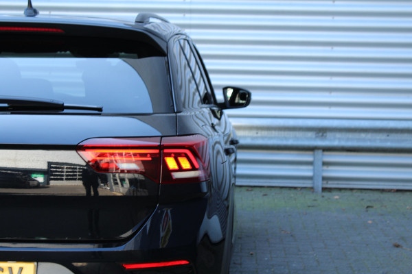 Volkswagen T-Roc 1.5 TSI 150pk Sport Black Edition DSG7 Clima Cruise Carplay Camera Dig. Cockpit El Klep 18"LMV