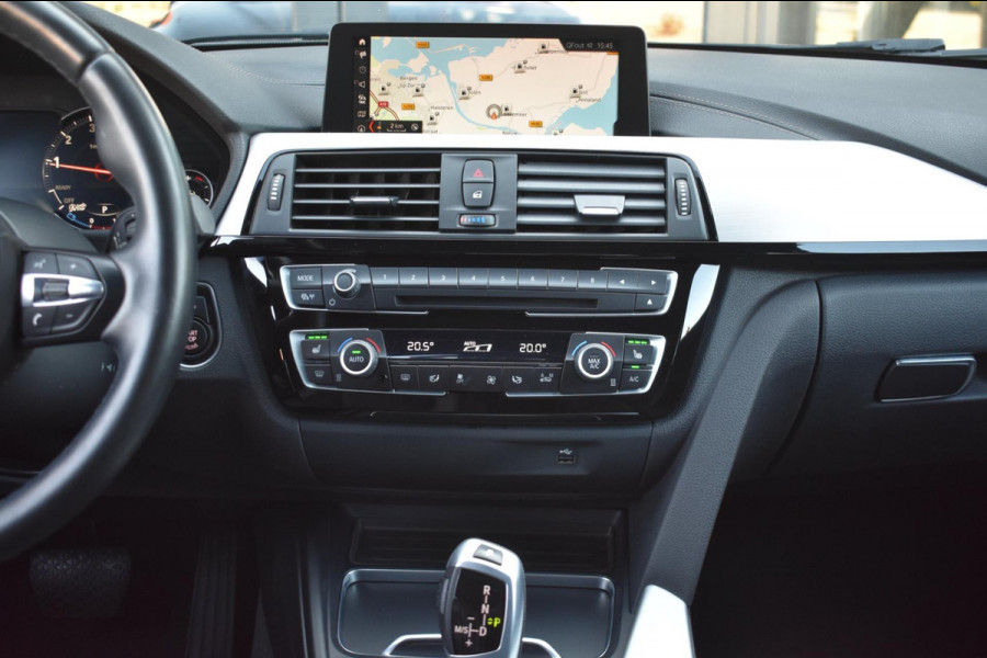 BMW 3 Serie Touring 318i M Sport Shadow Line | LEDER | STOELVERWARMING | NAVIGATIE | NAP | VOLLEDIG ONDERHOUDEN
