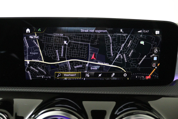 Mercedes-Benz A-Klasse 180 Business Solution AMG (PANORAMADAK, STOELVERWARMING, ELEKTRISCHE STOELEN-, SFEERVERLICHTING, NL-AUTO)