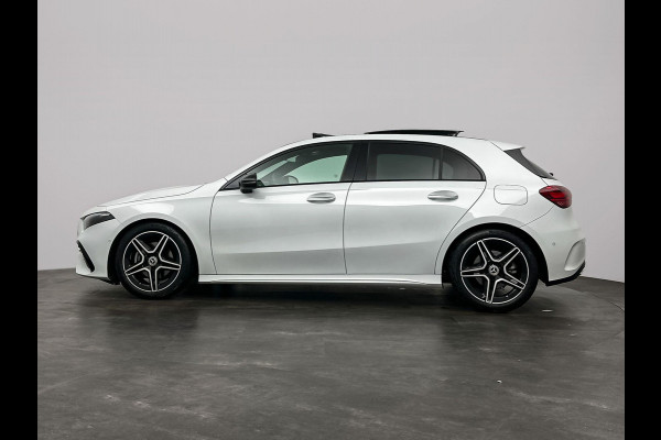 Mercedes-Benz A-Klasse 200 AMG Premium Pano ACC Sfeer Camera