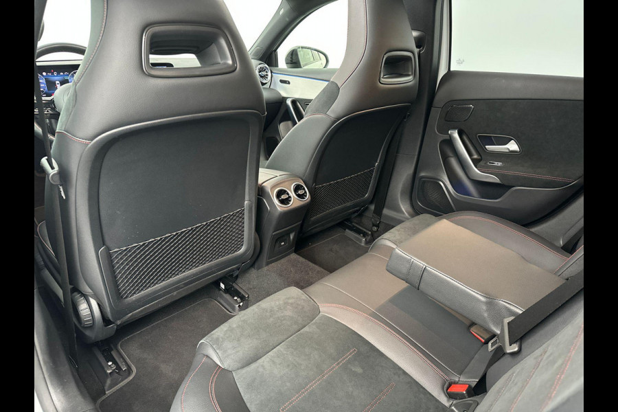Mercedes-Benz A-Klasse 200 AMG Premium Pano ACC Sfeer Camera