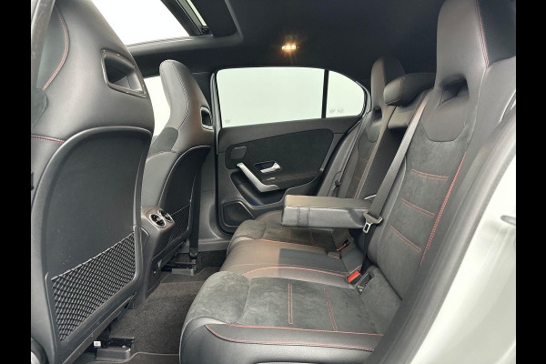 Mercedes-Benz A-Klasse 200 AMG Premium Pano ACC Sfeer Camera
