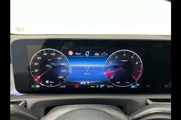 Mercedes-Benz A-Klasse 200 AMG Premium Pano ACC Sfeer Camera