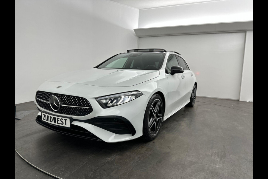 Mercedes-Benz A-Klasse 200 AMG Premium Pano ACC Sfeer Camera