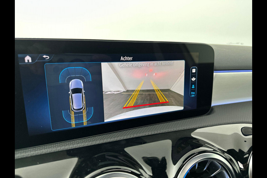Mercedes-Benz A-Klasse 200 AMG Premium Pano ACC Sfeer Camera