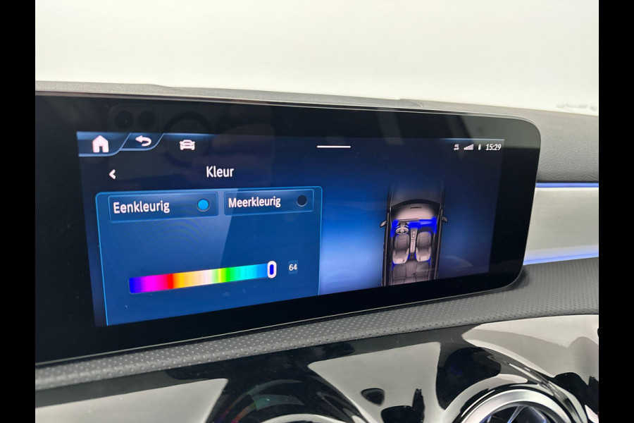 Mercedes-Benz A-Klasse 200 AMG Premium Pano ACC Sfeer Camera