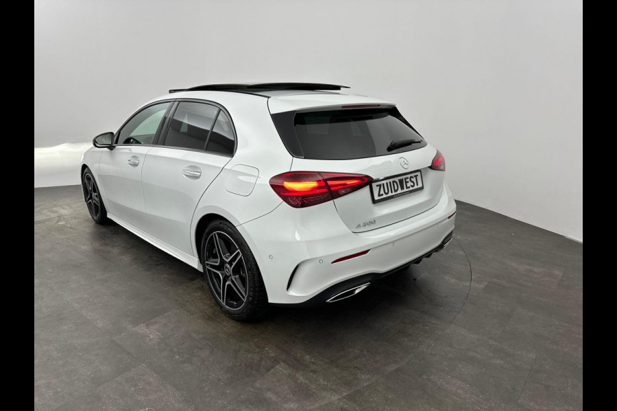 Mercedes-Benz A-Klasse 200 AMG Premium Pano ACC Sfeer Camera
