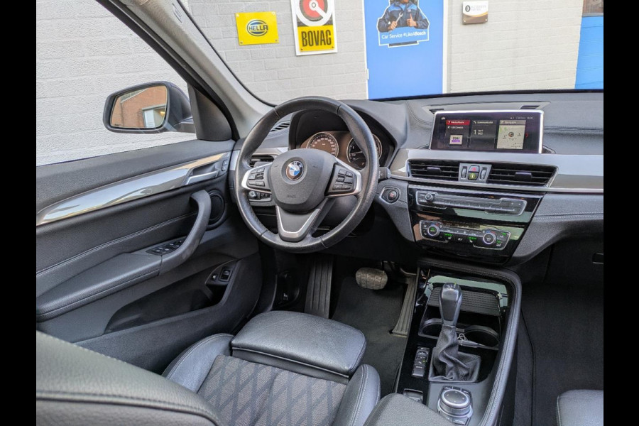 BMW X1 XDrive25e xLine|Panodak|Memory|Sportstoel|Park-Assist|Camera|Stoelverwarming|LED