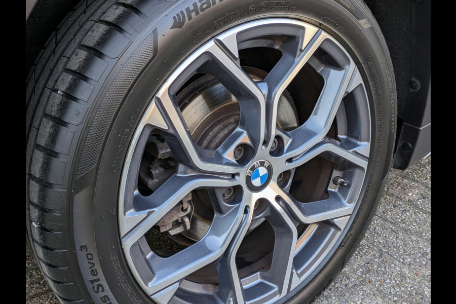 BMW X1 XDrive25e xLine|Panodak|Memory|Sportstoel|Park-Assist|Camera|Stoelverwarming|LED