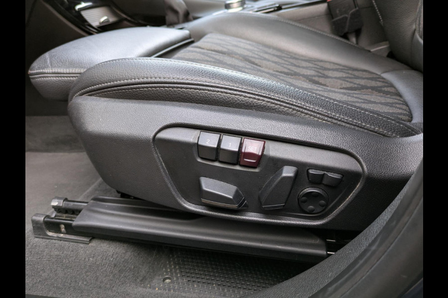 BMW X1 XDrive25e xLine|Panodak|Memory|Sportstoel|Park-Assist|Camera|Stoelverwarming|LED