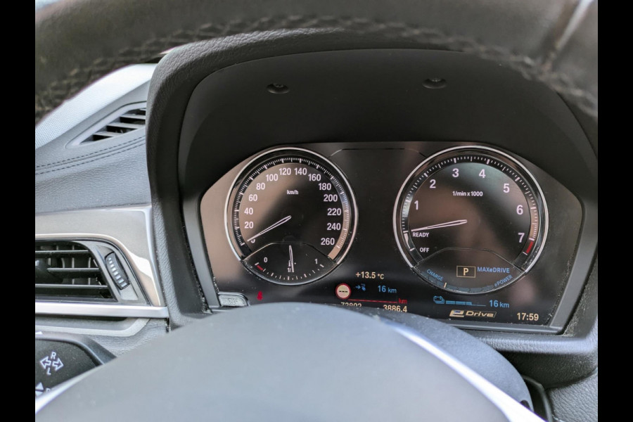 BMW X1 XDrive25e xLine|Panodak|Memory|Sportstoel|Park-Assist|Camera|Stoelverwarming|LED