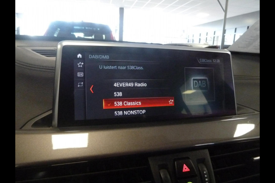 BMW X1 XDrive25e xLine|Panodak|Memory|Sportstoel|Park-Assist|Camera|Stoelverwarming|LED