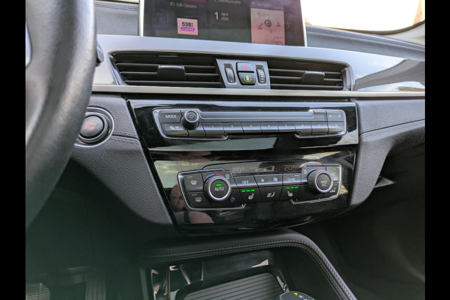 BMW X1 XDrive25e xLine|Panodak|Memory|Sportstoel|Park-Assist|Camera|Stoelverwarming|LED