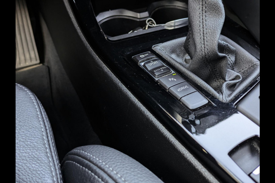 BMW X1 XDrive25e xLine|Panodak|Memory|Sportstoel|Park-Assist|Camera|Stoelverwarming|LED
