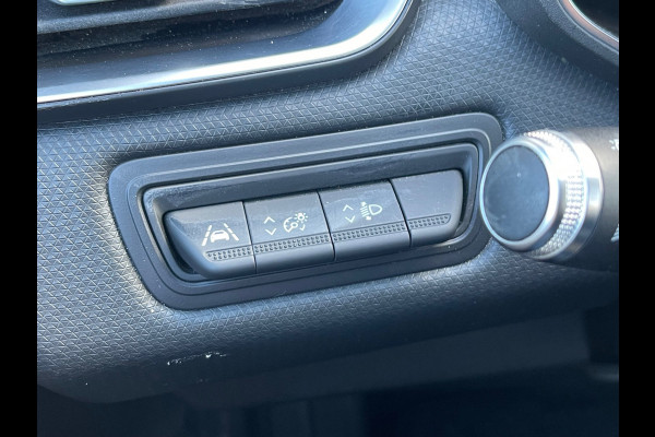 Renault Clio 1.3 TCe Initiale Paris | CarPlay | LED | DAB+ | 360* Camera | Keyless | 17 inch