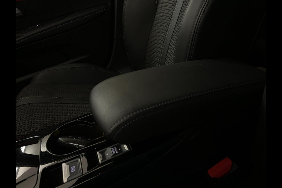 Peugeot 208 1.2 PureTech GT-Line 130PK AUTOMAAT AIRCO CLIMA NAVI CRUISE APPLE CARPLAY LED VELGEN 1STE EIG NIEUWSTAAT