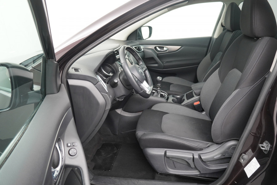 Nissan QASHQAI BWJ 2019 / 1.2 116PK N-Connecta | NWE APK / Pano dak / Clima / Navi / 18'' LMV / Privacy glass /