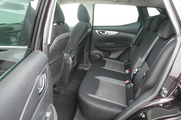 Nissan QASHQAI BWJ 2019 / 1.2 116PK N-Connecta | NWE APK / Pano dak / Clima / Navi / 18'' LMV / Privacy glass /