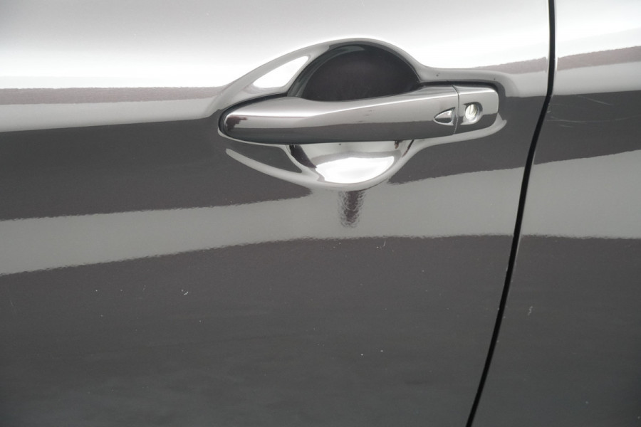 Nissan QASHQAI BWJ 2019 / 1.2 116PK N-Connecta | NWE APK / Pano dak / Clima / Navi / 18'' LMV / Privacy glass /