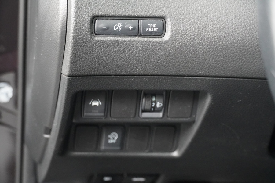 Nissan QASHQAI BWJ 2019 / 1.2 116PK N-Connecta | NWE APK / Pano dak / Clima / Navi / 18'' LMV / Privacy glass /