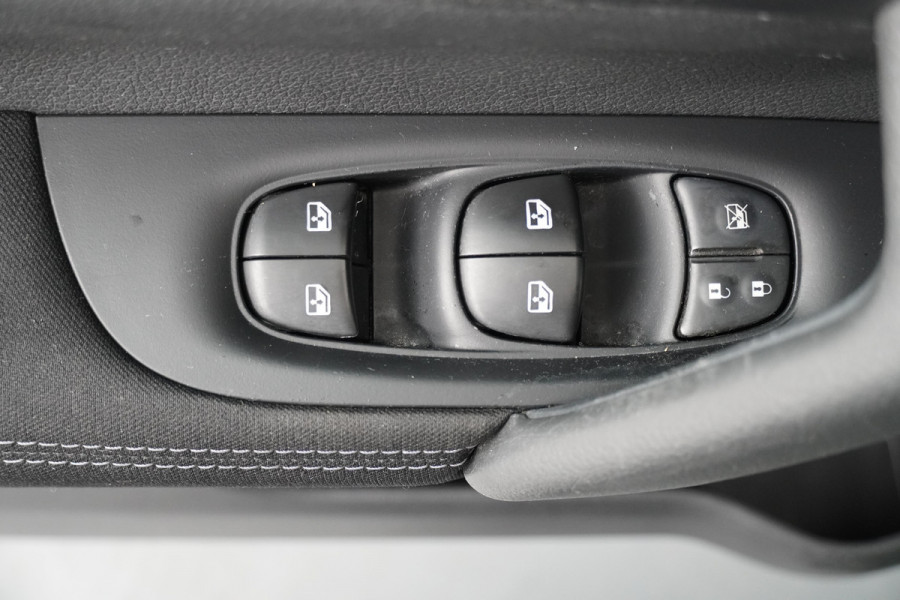 Nissan QASHQAI BWJ 2019 / 1.2 116PK N-Connecta | NWE APK / Pano dak / Clima / Navi / 18'' LMV / Privacy glass /