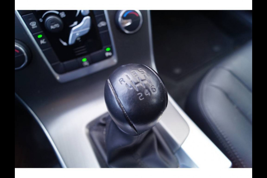 Volvo V60 D2 115pk Momentum -LEER-NAVI-ECC-PDC-