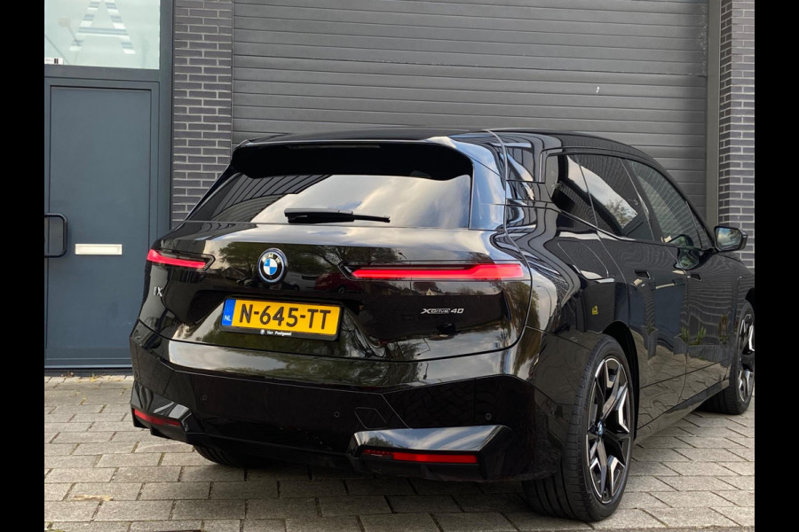 BMW iX XDrive40 M-SPORT/LASER/SKYLOUNGE/MASSAGE