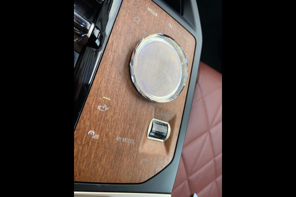 BMW iX XDrive40 M-SPORT/LASER/SKYLOUNGE/MASSAGE