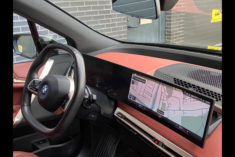 BMW iX XDrive40 M-SPORT/LASER/SKYLOUNGE/MASSAGE