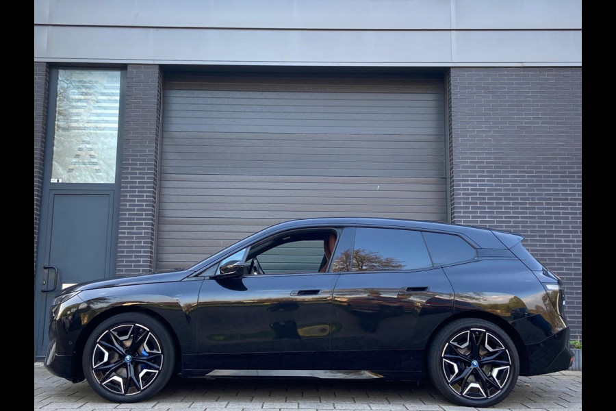 BMW iX XDrive40 M-SPORT/LASER/SKYLOUNGE/MASSAGE