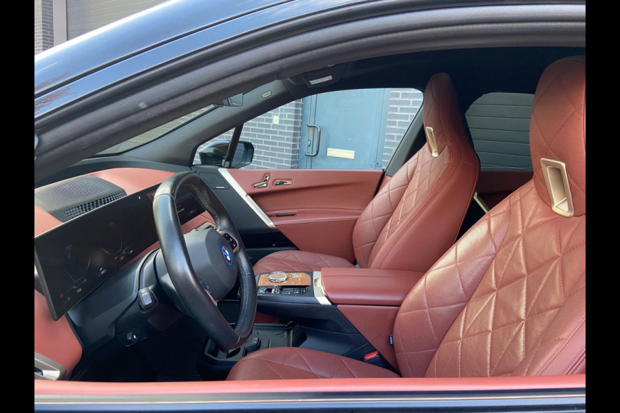 BMW iX XDrive40 M-SPORT/LASER/SKYLOUNGE/MASSAGE