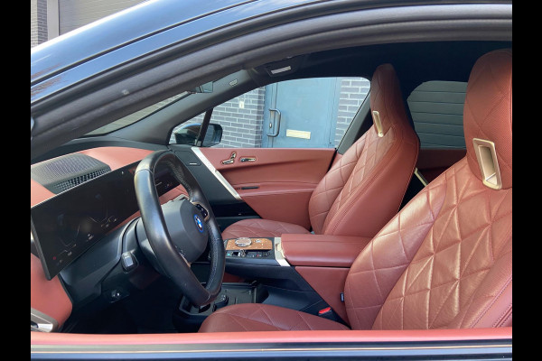 BMW iX XDrive40 M-SPORT/LASER/SKYLOUNGE/MASSAGE