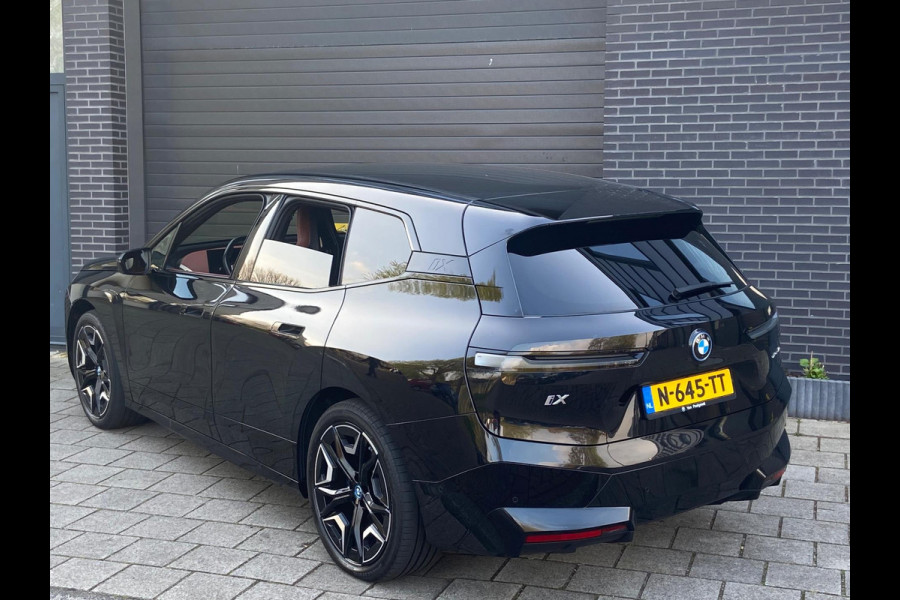 BMW iX XDrive40 M-SPORT/LASER/SKYLOUNGE/MASSAGE