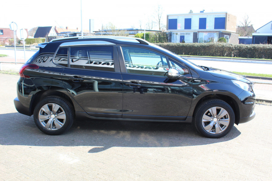 Peugeot 2008 1.2 PureTech Active , Hoge zit Airco , Cruise control ,Trekhaak , Navigatie , Bluetooth Parkeersensoren achter , LED dagrijverlichting