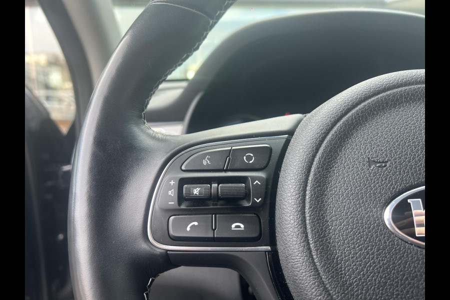 Kia e-Niro ExecutiveLine 64 kWh Automaat | Navi | Clima | Cruise | Camera | Stoelverkoeling & Verwarming | Elektrische Geheugenstoelen | Leder | PDC |
