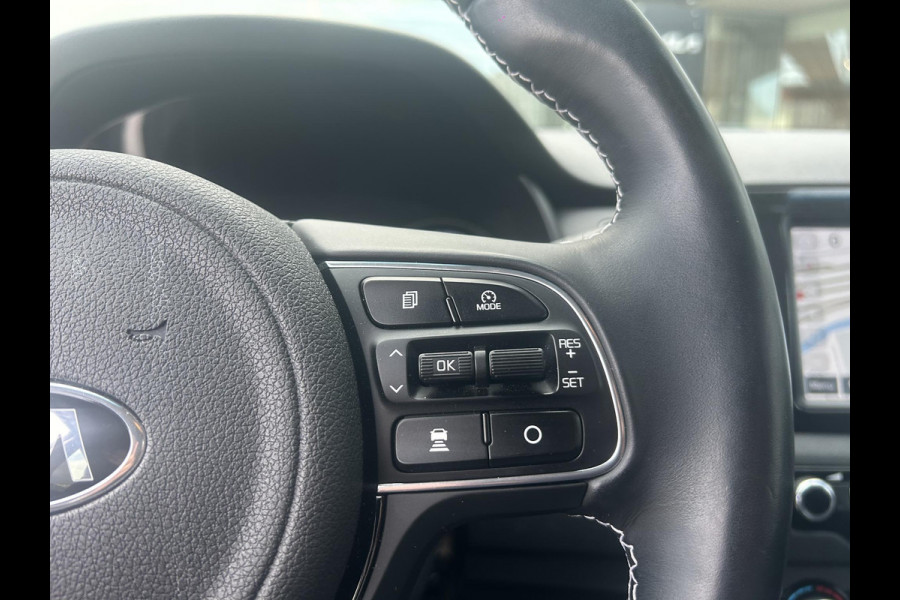 Kia e-Niro ExecutiveLine 64 kWh Automaat | Navi | Clima | Cruise | Camera | Stoelverkoeling & Verwarming | Elektrische Geheugenstoelen | Leder | PDC |