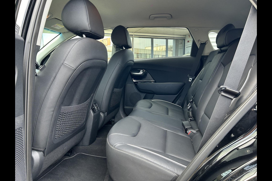 Kia e-Niro ExecutiveLine 64 kWh Automaat | Navi | Clima | Cruise | Camera | Stoelverkoeling & Verwarming | Elektrische Geheugenstoelen | Leder | PDC |