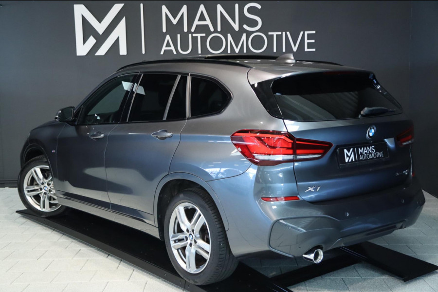 BMW X1 SDrive18i M Sport / PANODAK / CAMERA / LED / SFEERVERLICHTING / 18''