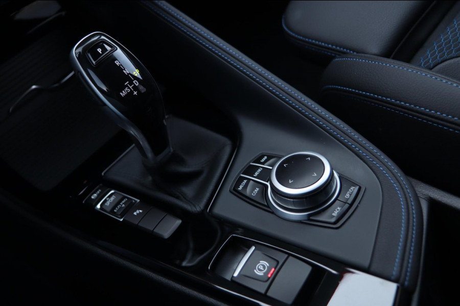 BMW X1 SDrive18i M Sport / PANODAK / CAMERA / LED / SFEERVERLICHTING / 18''