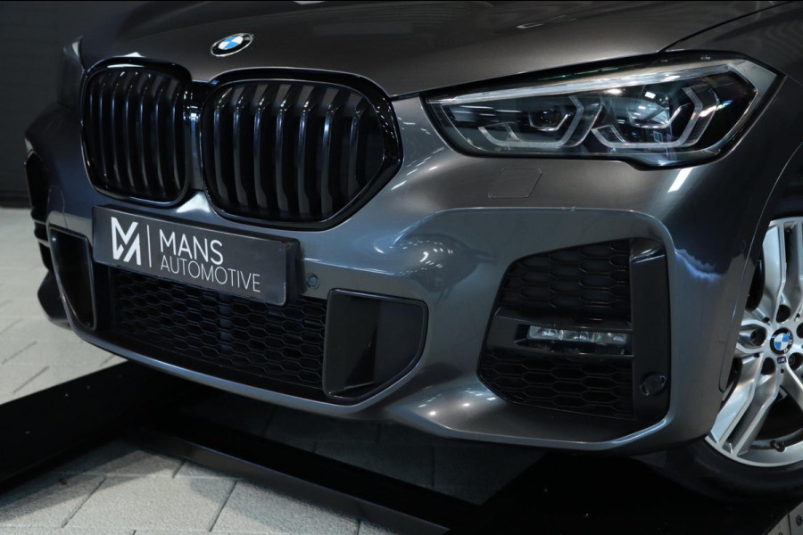 BMW X1 SDrive18i M Sport / PANODAK / CAMERA / LED / SFEERVERLICHTING / 18''