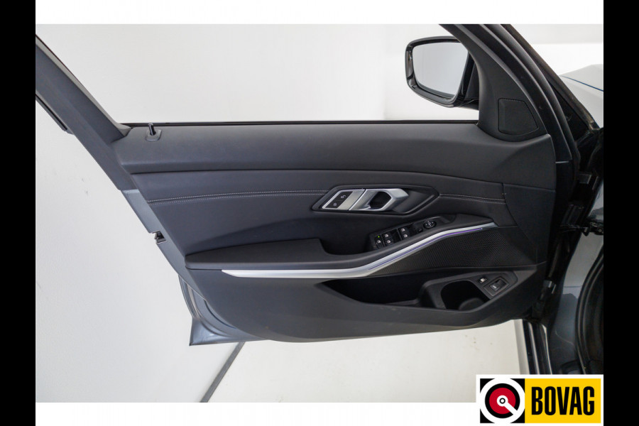 BMW 3 Serie Touring 330e 292 PK Sportline Business Ed. Plus | Stoel & Stuurverw. | Adap. Cruise | Elec. klep PDC V+A, Apple Carplay / Android auto, Navigatie, Sfeerverlichting