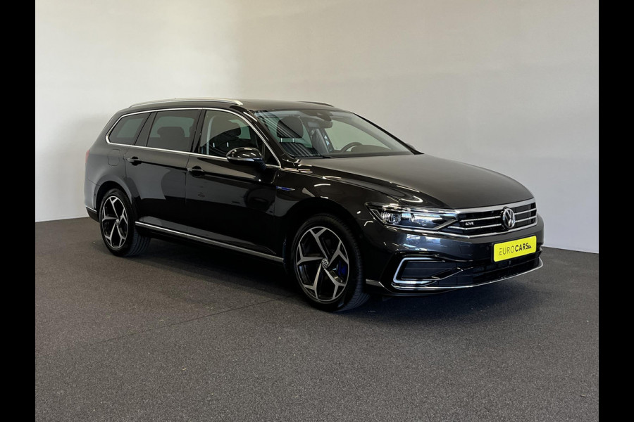 Volkswagen Passat Variant 1.4 TSI PHEV GTE Elegance Panoramadak Trekhaak Navigatie Apple Carplay/Android Auto Camera Parkeersensoren Stoelverwarming Virtual Cockpit Climate Control
