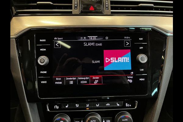 Volkswagen Passat Variant 1.4 TSI PHEV GTE Elegance Panoramadak Trekhaak Navigatie Apple Carplay/Android Auto Camera Parkeersensoren Stoelverwarming Virtual Cockpit Climate Control