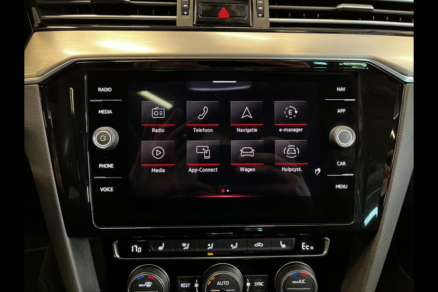 Volkswagen Passat Variant 1.4 TSI PHEV GTE Elegance Panoramadak Trekhaak Navigatie Apple Carplay/Android Auto Camera Parkeersensoren Stoelverwarming Virtual Cockpit Climate Control