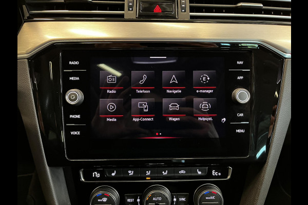 Volkswagen Passat Variant 1.4 TSI PHEV GTE Elegance Panoramadak Trekhaak Navigatie Apple Carplay/Android Auto Camera Parkeersensoren Stoelverwarming Virtual Cockpit Climate Control